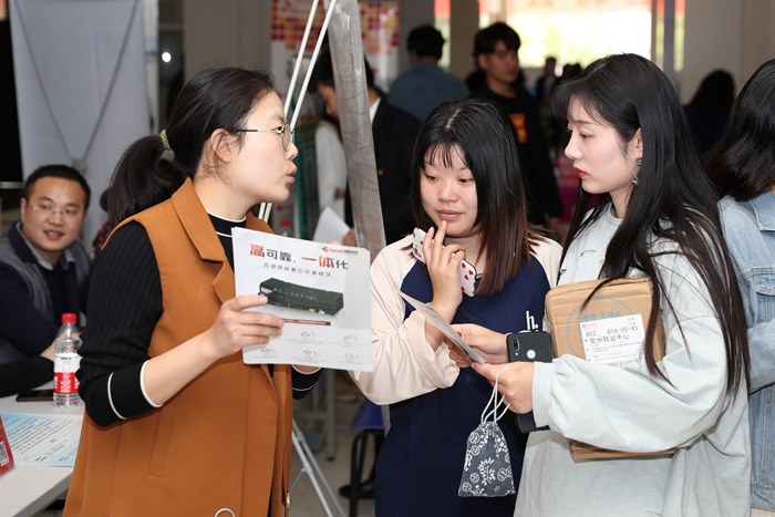 http://www.czili.edu.cn/UploadFiles/Article/2019/5/程秀娟_A58I4863.JPG
