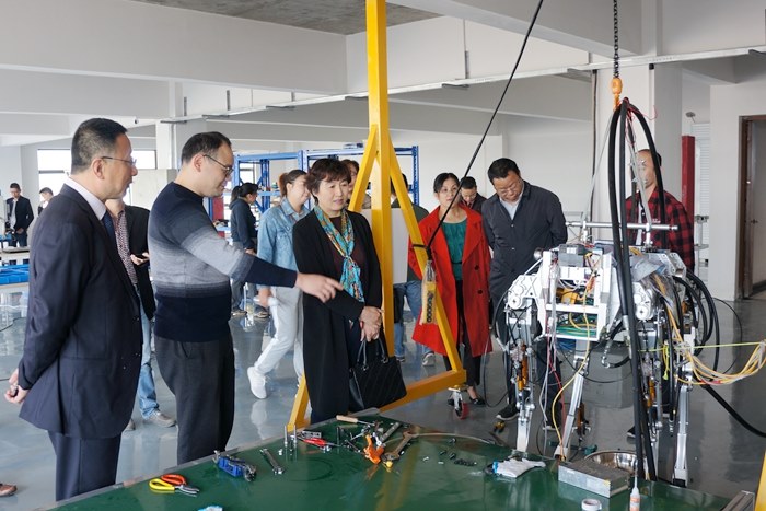 http://www.czili.edu.cn/UploadFiles/Article/2018/11/参观9.JPG